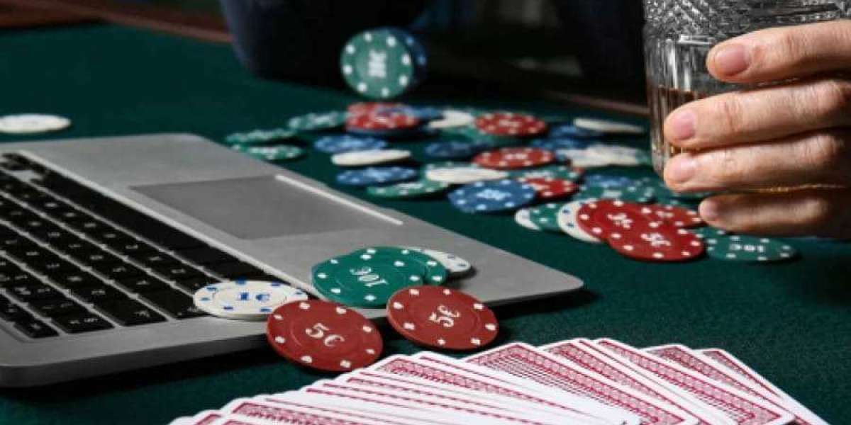 'Spinning the Virtual Reels: A Fun-Filled Guide on How to Play Online Casino'